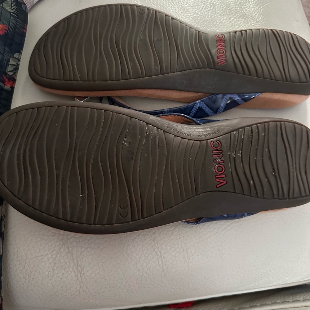 Vionic Men's Navy and Brown Sandals